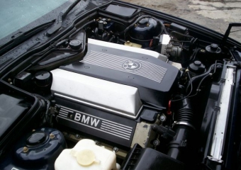 bmw-530i 3.0L V8 engine